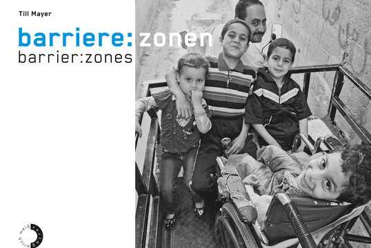 Das Buchcover von barriere:zonen